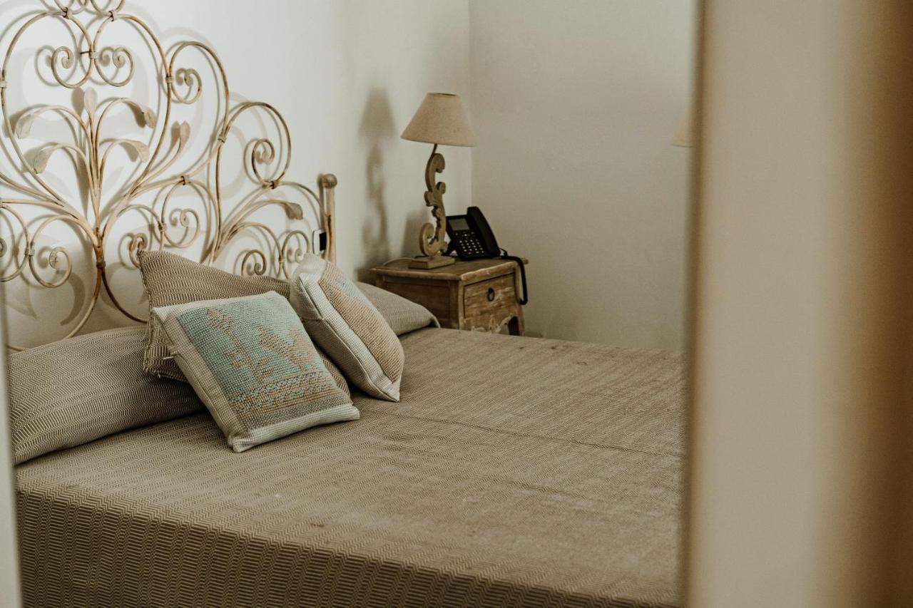 Hotel Pulicinu Baja Sardinia Eksteriør bilde